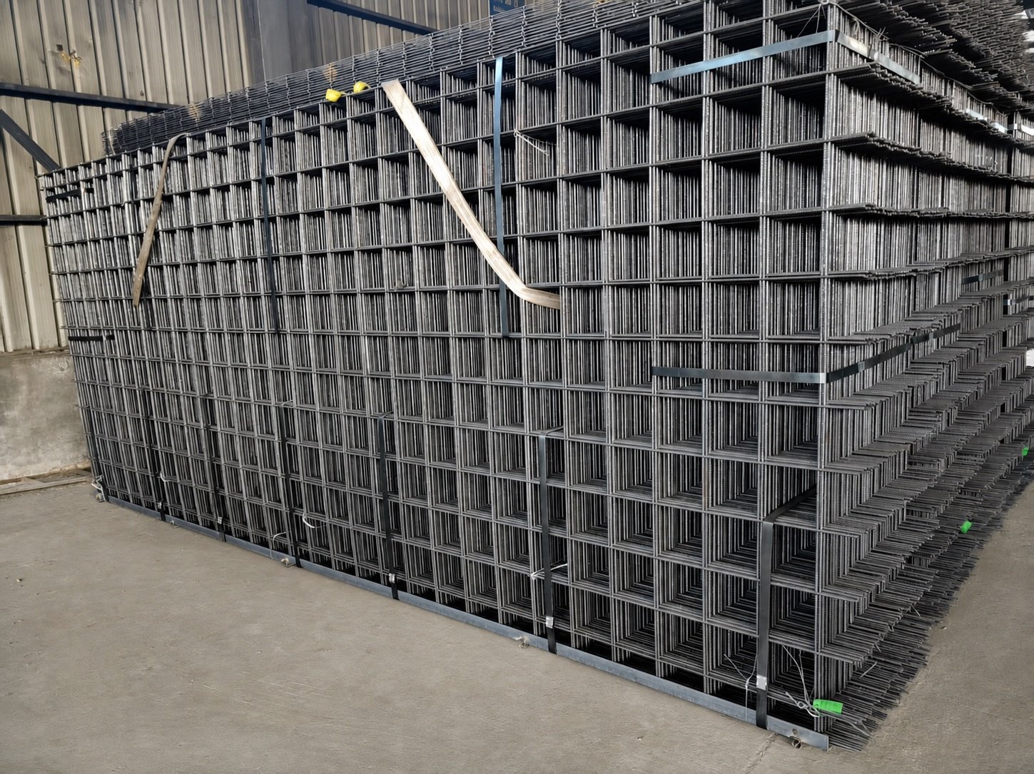 Large reinforcing mesh bundles in factory stock